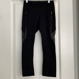 Lululemon Leggings - Black with mesh - Size 4